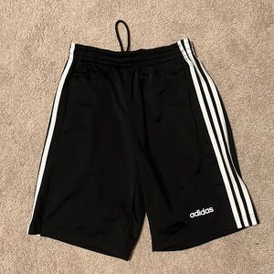 Small Men’s adidas shorts!